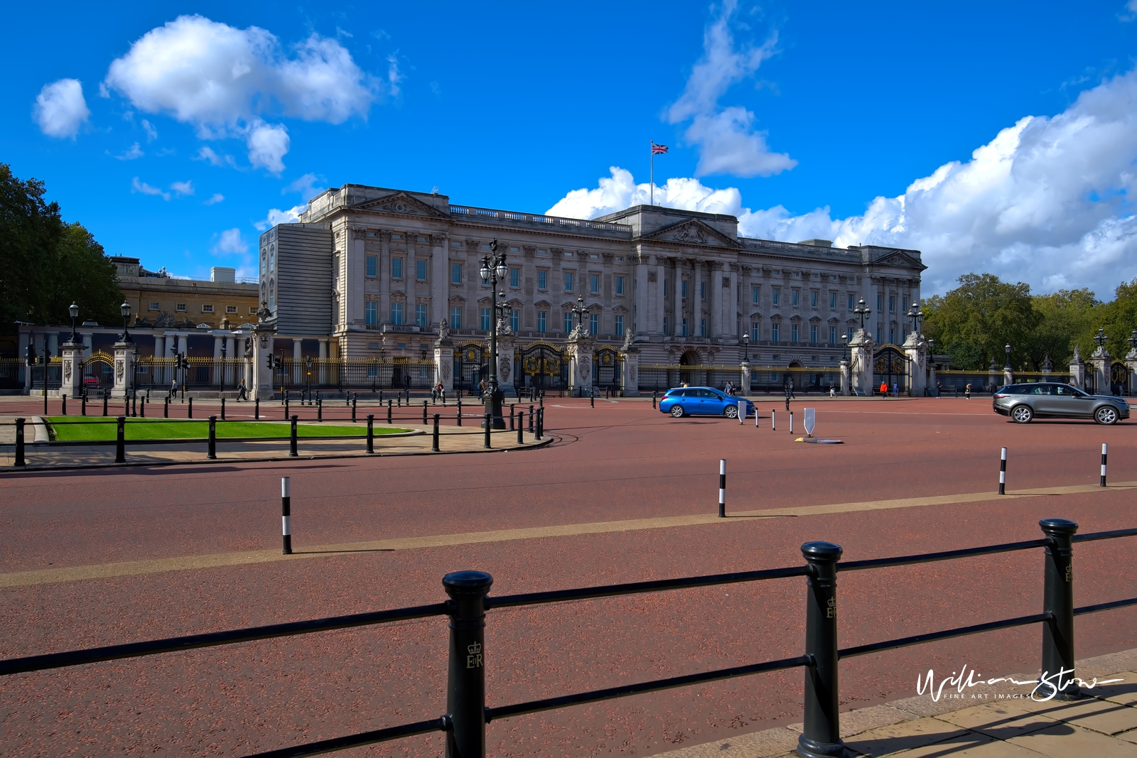 Fine Art, Limited Edition, Blue in Front Of Buckingham, London.